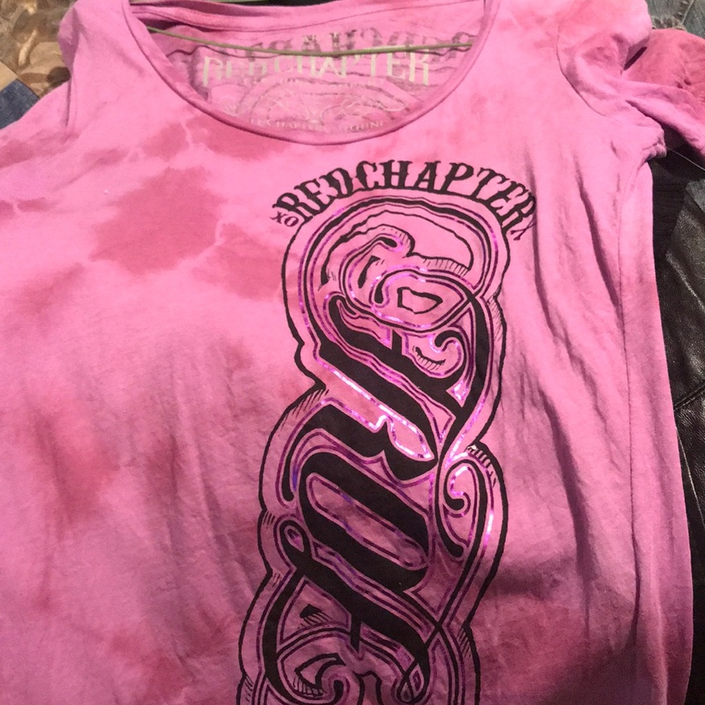 Red chapter pink t shirt